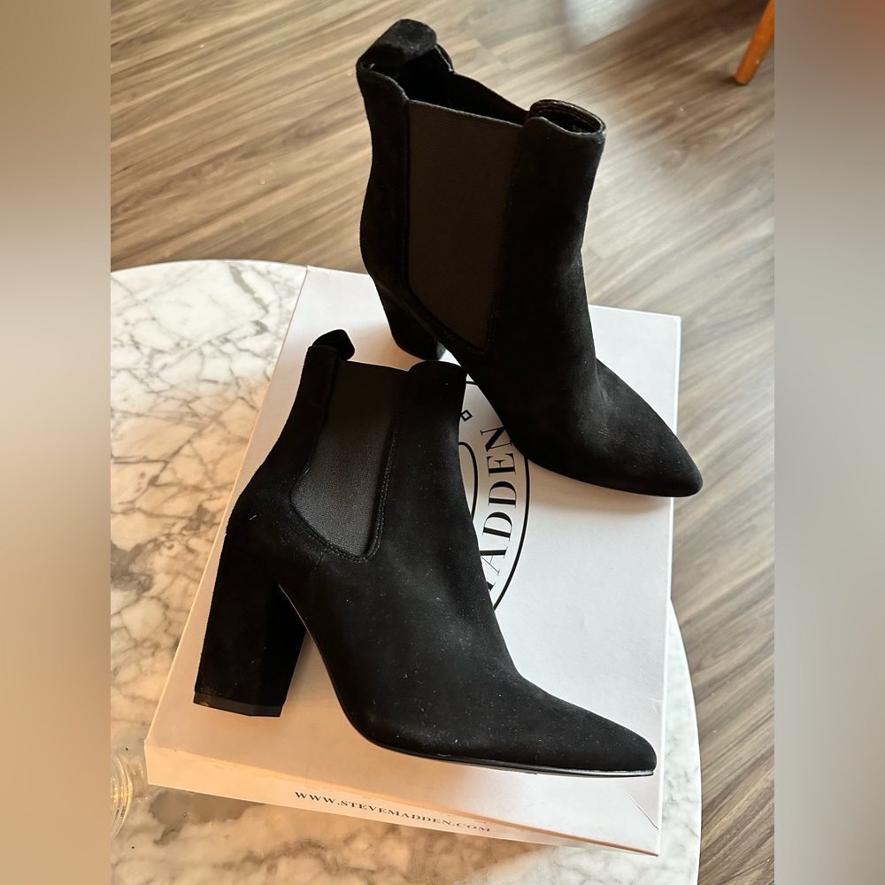 NWT - 6.5 Steve Madden Black Suede Booties
